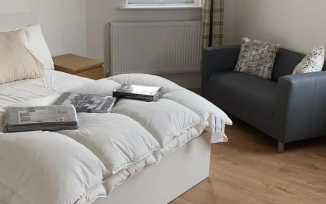 Newly refurbished flat in camberwell, london