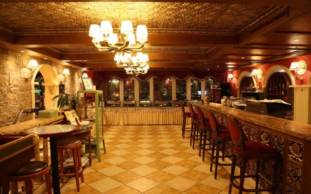 Spring Legend Holiday Hotel