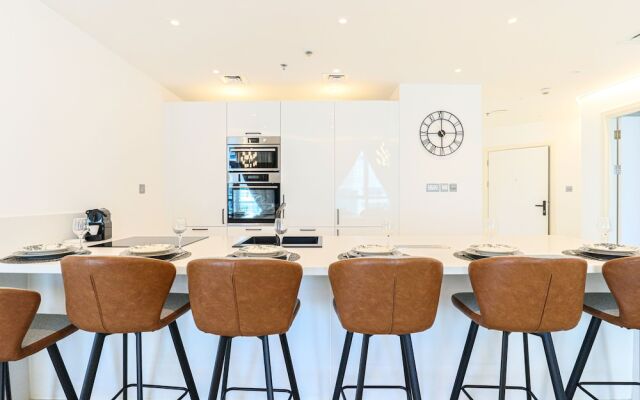 HiGuests - The Marina Torch