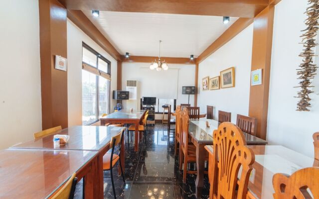 RedDoorz Near Lucap Wharf Alaminos