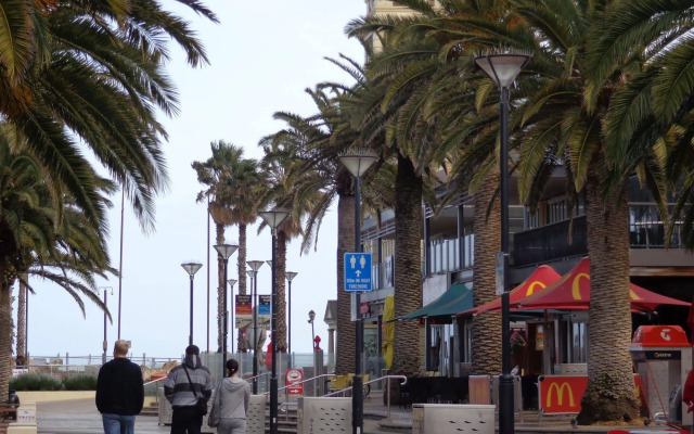 Glenelg Gateway Apartments