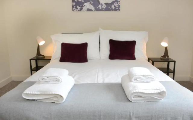 City centre 4 bedroom town house with parking A