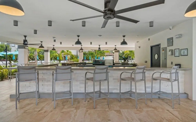 Beautiful Deluxe Condo, Vista Cay - 3015