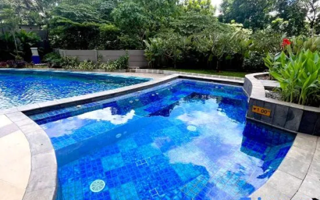 Trans Park Apartment Cibubur by Housleep – Pool – Depok