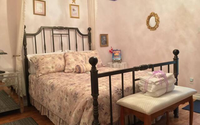 Alexandria House Bed & Breakfast