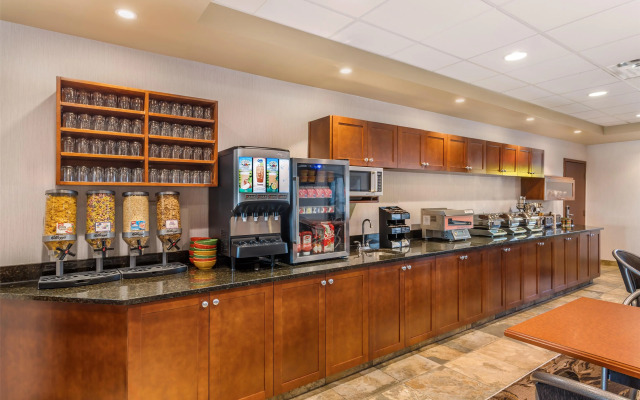 Best Western Plus Service Inn & Suites