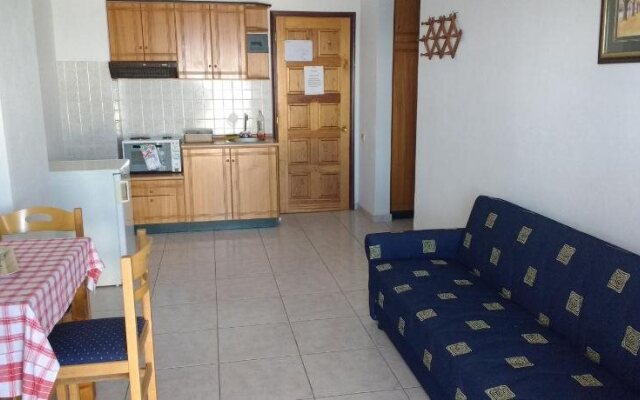 Karaoulanis Beach Aparthotel