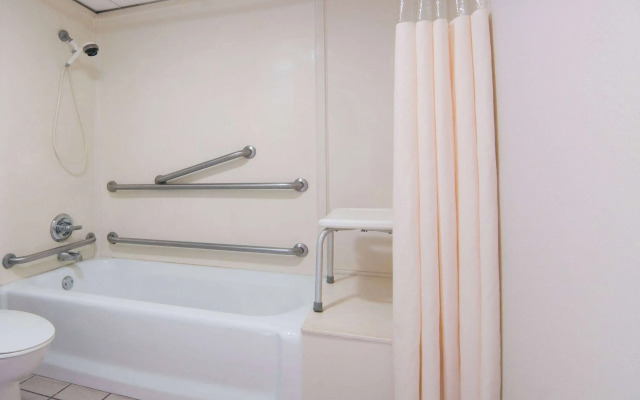 Days Inn by Wyndham Central San Antonio NW Medical Center