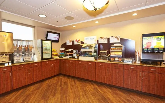 Holiday Inn Express Powless House