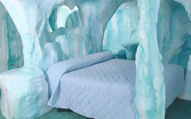 Wildwood Inn Tropical Dome & Theme Suites
