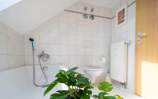 Schöne Dachterasse NETFLIX & PRIME Zentral Modern bis 4 Pers