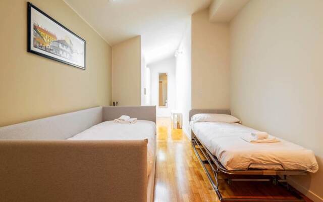 Classy Milanese Stay near Sforza Castle