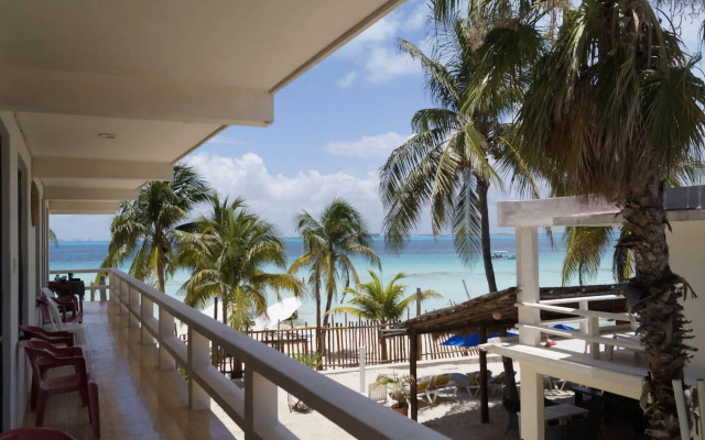 Chichis and Charlies Beachfront
