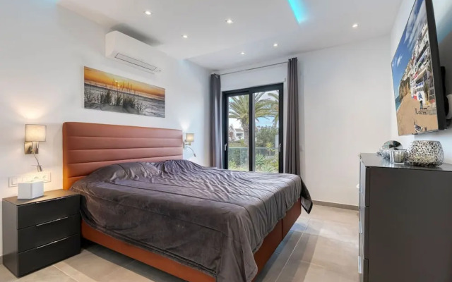 Manatee Modern Luxurious Villa