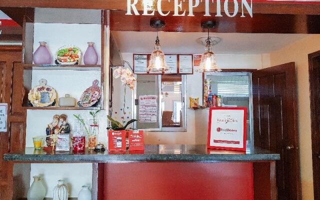 RedDoorz @ Caimito Drive Dampas