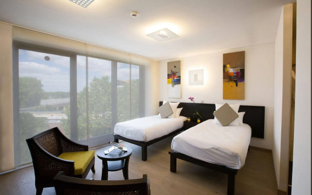 Le Pier Toulouse Hotel