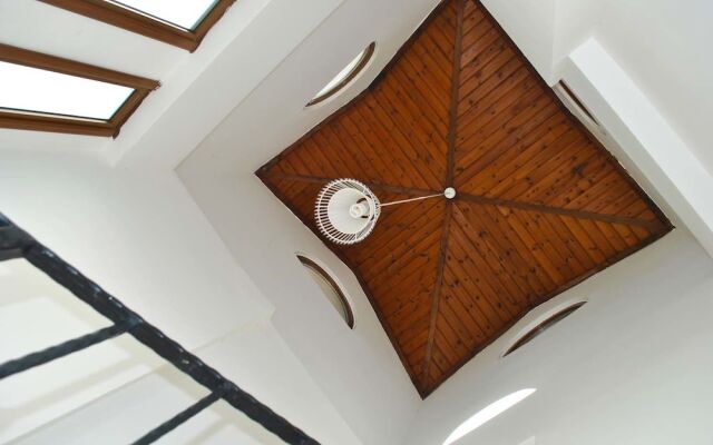Villa Brooklands by Amy Villas