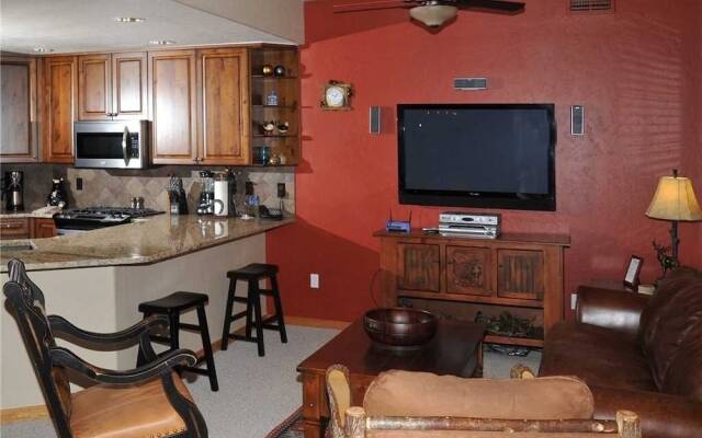 Canyon Run I-101 3 Bedroom Condo by RedAwning