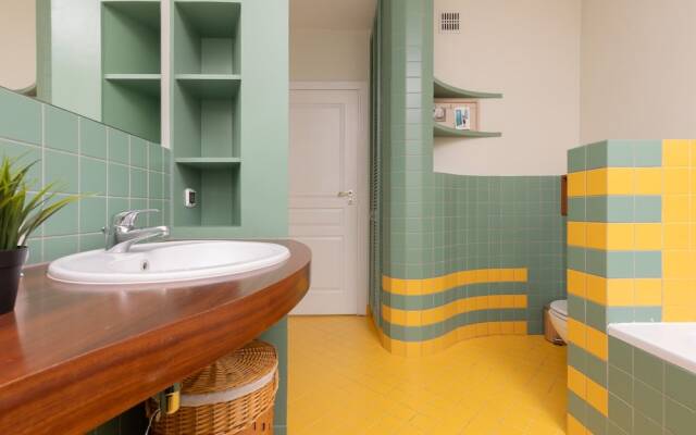 Spacious Apartment Pruszkow by Renters