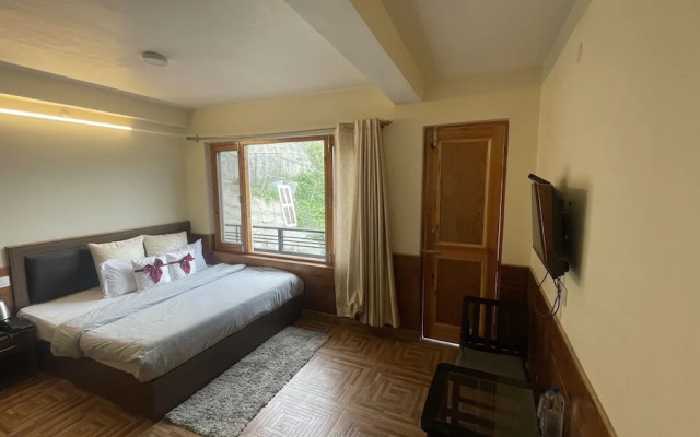 Singh Saab Rooms & Cafe