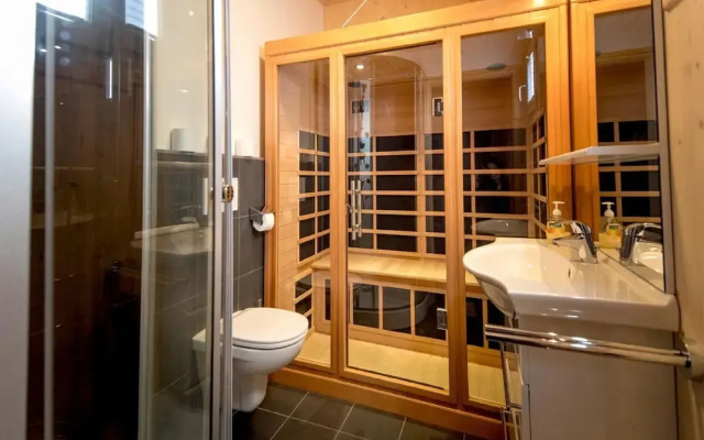 Chalet With Whirlpool tub