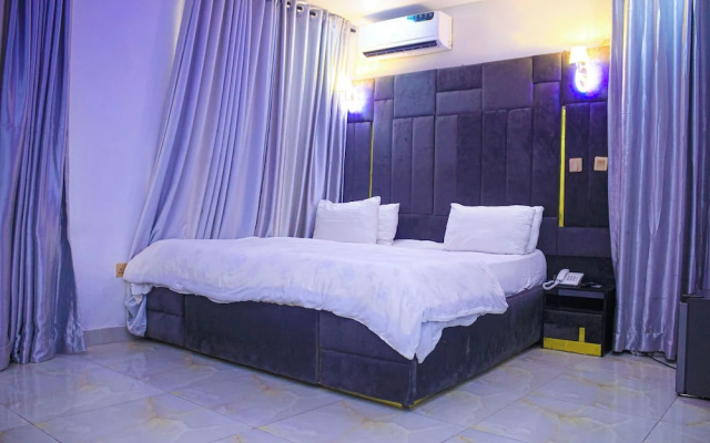 Marqueeland Hotel and suites