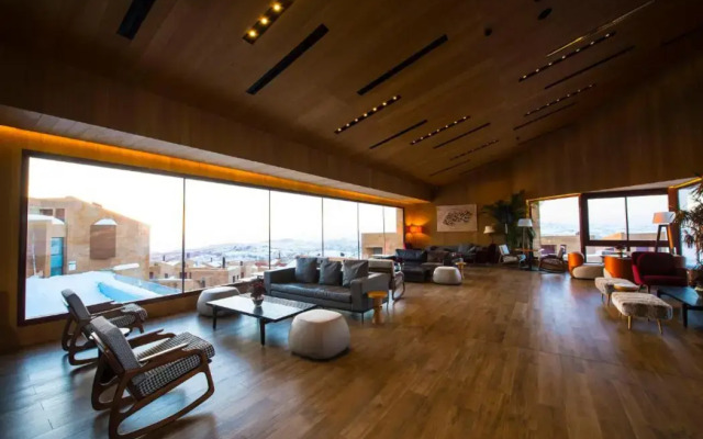 Oakridge Hotel & Spa