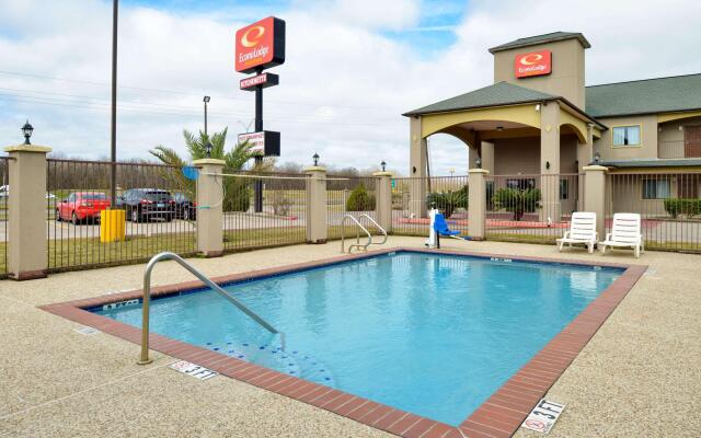 Econo Lodge Inn & Suites Port Arthur near Sabine Pass