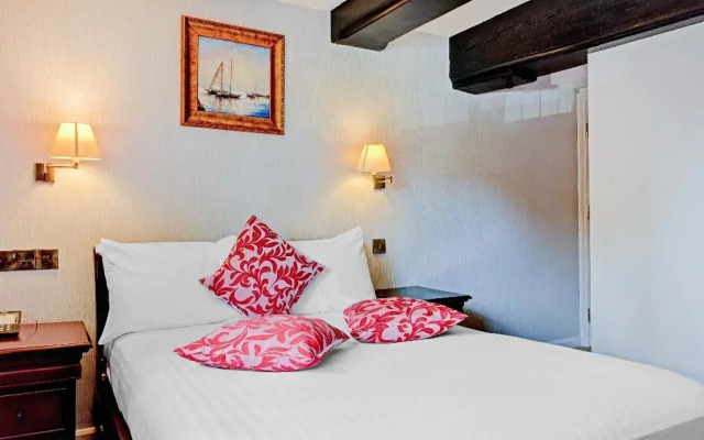 OYO Dovecote Hotel