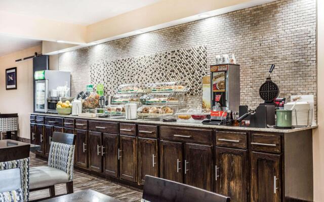 Quality Inn & Suites Airport