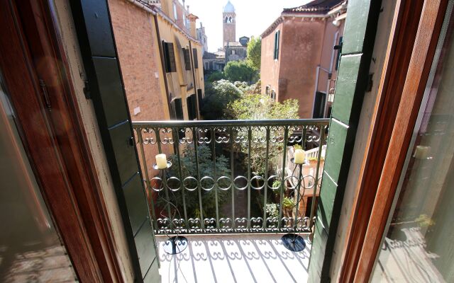 Sunny Canalview 4Pax, Wifi, Aircond