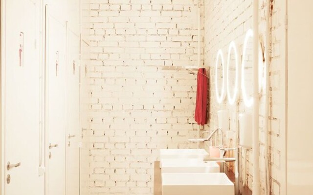 Hostel Petya and the Wolf - V.O.