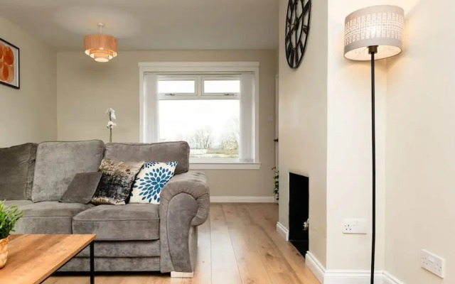3 Bed House With Driveway