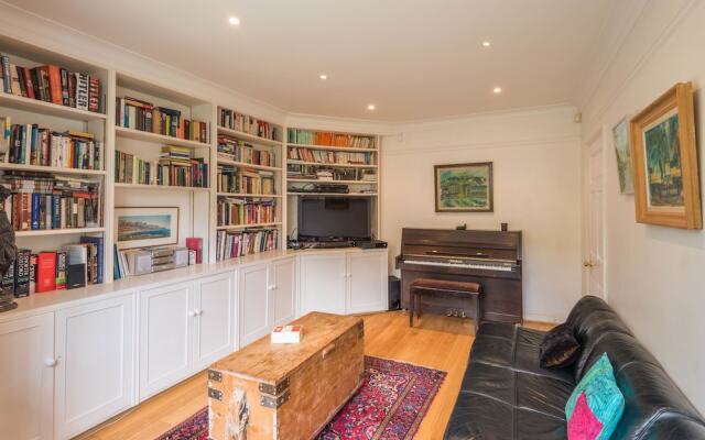 Charming Golders Green Home by Hampstead Heath