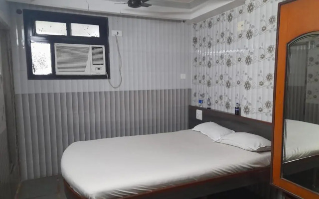 Hotel Aaiye Lodging & Boarding By WB Inn