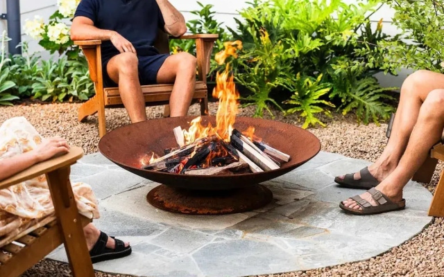 Muskoka Luxe Retreat With Pool Spa Fire Pit