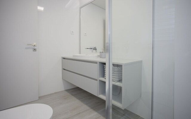 Liiiving - Luxury River View Apartment X