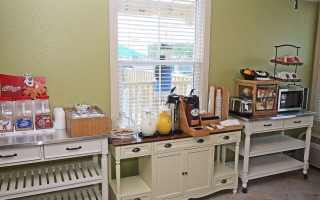 Ocean Sands Beach Boutique Inn - Stay At the Beach