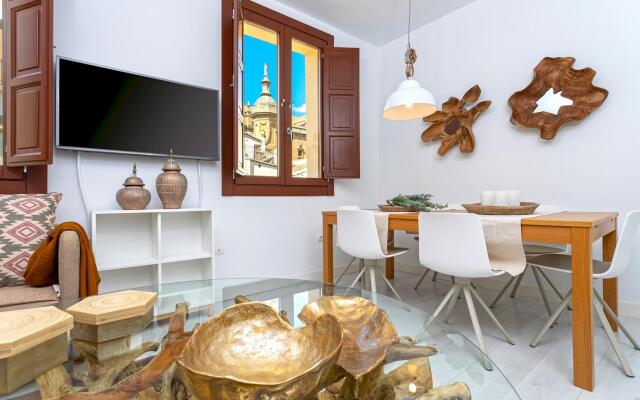 Stunning 2-bedroom apartment near Cathedral. Zacatin 303