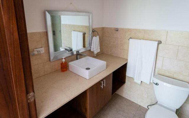 Casa Esmeralda - Family Friendly 3 Bedroom Home with Private Pool