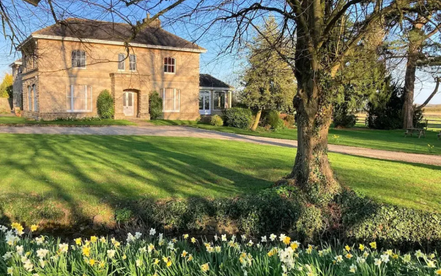 Shepherdshut-hot Tub-cotswolds-petfriendly