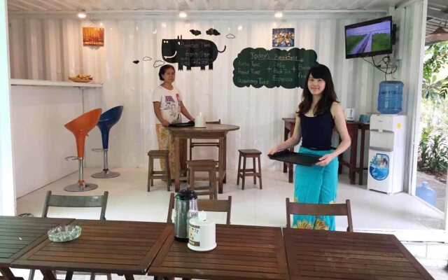 Roly Airport Residence