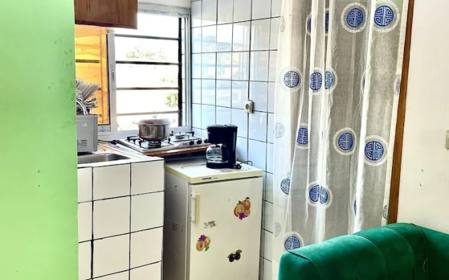 1 Bed Studio Sleeps 2 - Canal View, Wifi, Parking