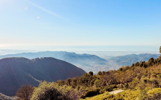Hill-view Holiday Home in Camaiore With Private Garden