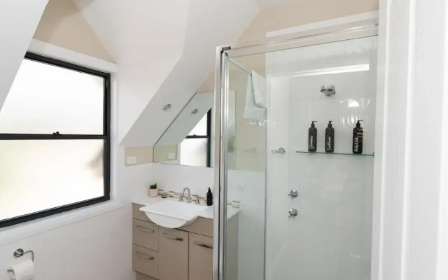 Phillip Villa, Modern & Fresh, Close to Town, Free Wifi