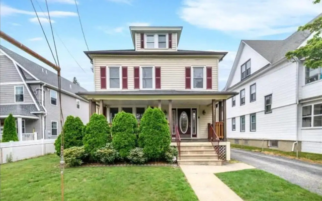 Beautiful 4-bed House in Bridgeport Close to Beach