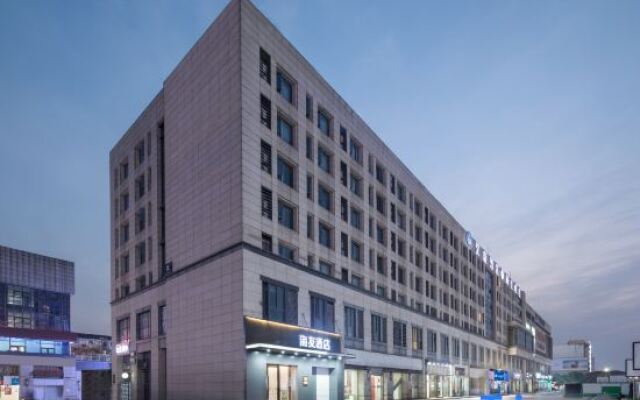 HanTing Hotel (Nanjing Southeast University Chengxin Avenue Subway Station)