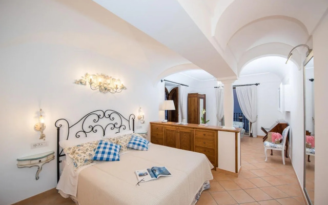Peaceful Escape Above Amalfi Coast