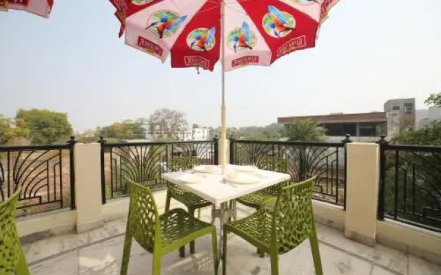 Royal Stay by OYO Rooms
