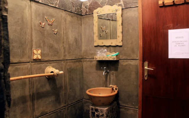 ZEN Rooms Sukamekar Surya Sumantri